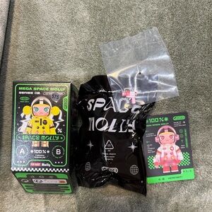 Pop Mart MEGA SPACE MOLLY 100% Series 2-A- confirmed Heartbeat